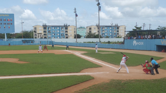 Florencia lidera Provincial de Béisbol