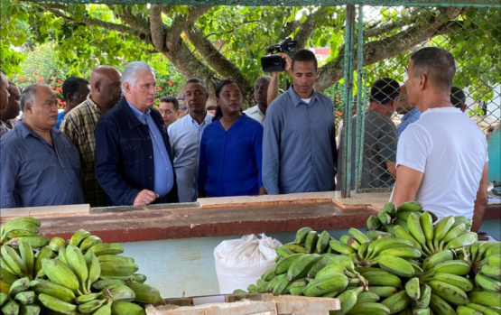 Díaz-Canel destaca la importancia de la participación popular en visita a Camagüey