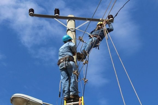 Cuba Enfrenta Déficit Energético de 1 300 MW en Horario Pico, Según la Unión Eléctrica